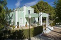 Luxuriöse Villa in Aspe, nur wenige Gehminuten von der Stadt entfernt in Alicante Dream Homes API 1122