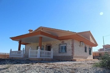 Mooie villa met 3 slaapkamers te koop in Fortuna.