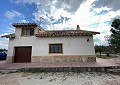 Villa de 4 chambres avec piscine à seulement 500 mètres à pied de la ville de Sax in Alicante Dream Homes API 1122