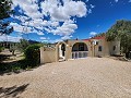 Villa de 3 chambres et 2 salles de bain à Sax avec piscine et vue in Alicante Dream Homes API 1122