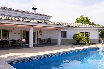 Preciosa villa con piscina y casa de invitados en Biar