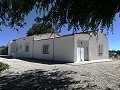 Impresionante villa de 4 dormitorios con piscina en Caudete in Alicante Dream Homes API 1122