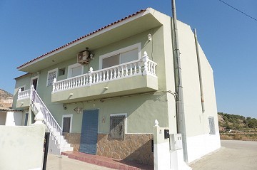 Finca mit 9 Wohnungen in El Cantón