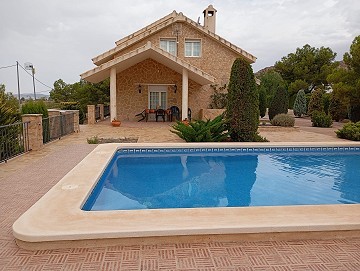 Maison de 5 chambres et 3 salles de bains à Yecla