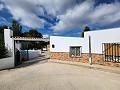 Casa de 4 dormitorios y 1 baño con piscina de balsa y parcela de tamaño razonable in Alicante Dream Homes API 1122