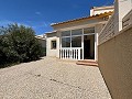 Villa met 2 slaapkamers aan een privéweg in Alicante Dream Homes API 1122