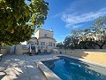 Schöne Villa mit 4 Schlafzimmern und privatem Pool in Alicante Dream Homes API 1122