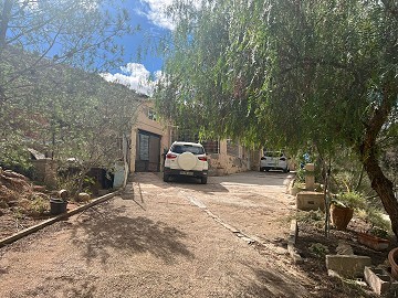 Maison de campagne à Pinoso avec 2 chambres troglodytes